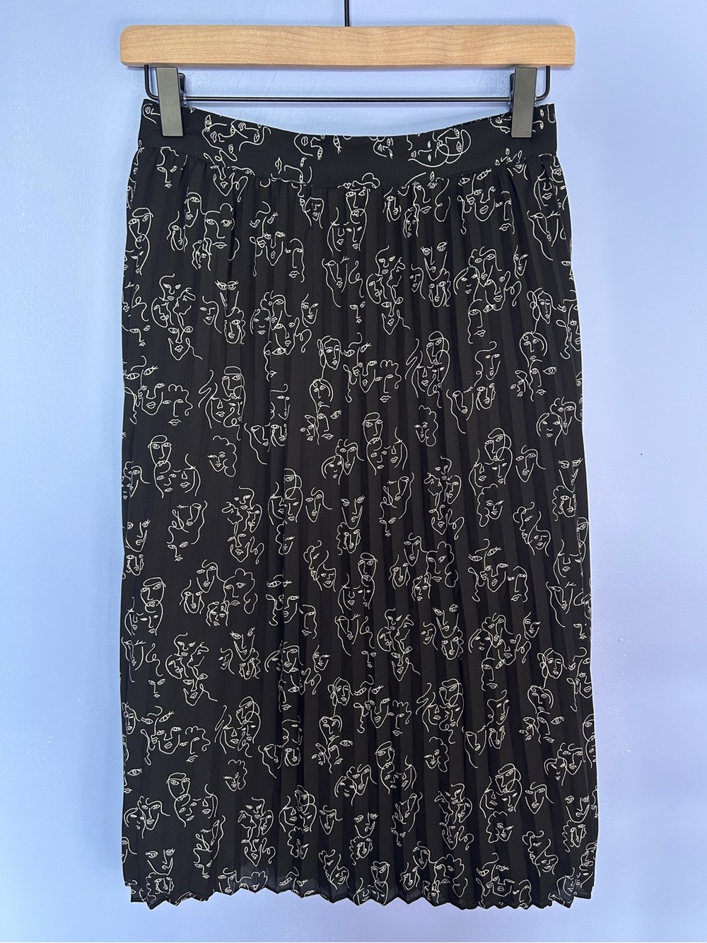 Black Pleated Midi Skirt with Abstract Face Line Print